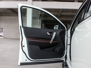 2015款2.0XV CVT酷炫 前排空间