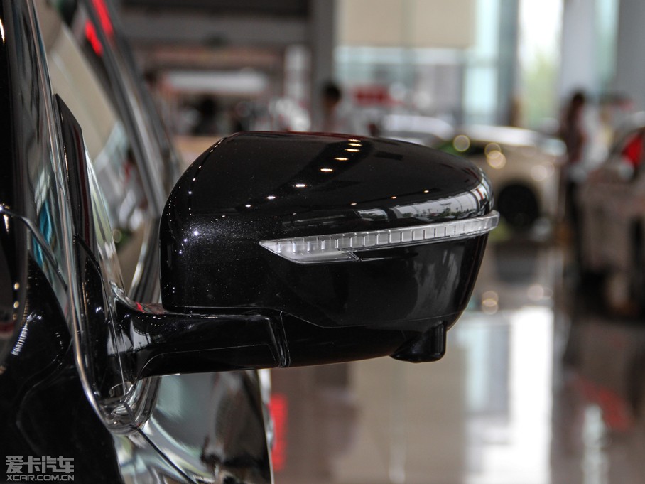 2015����m 2.5L XL ���а�