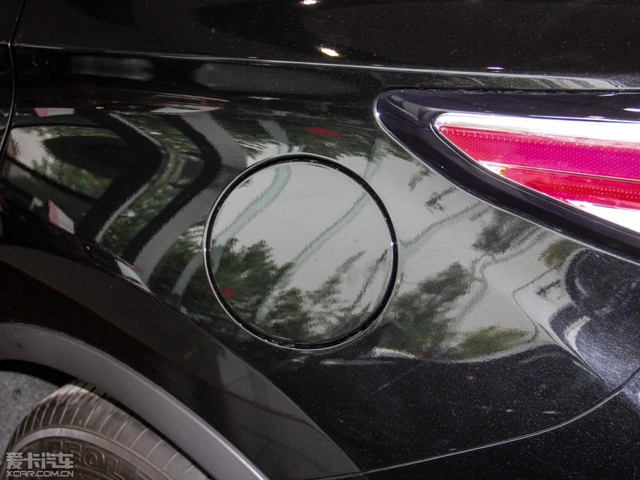 2015����m 2.5L XL ���а�