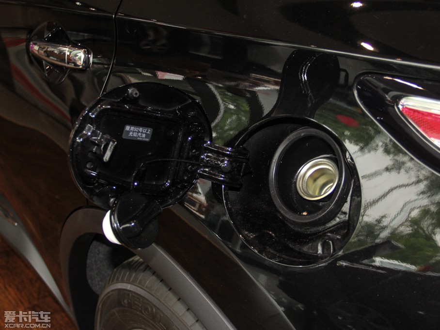 2015����m 2.5L XL ���а�