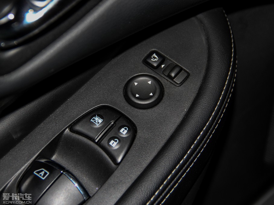 2015����m 2.5L XL ���а�