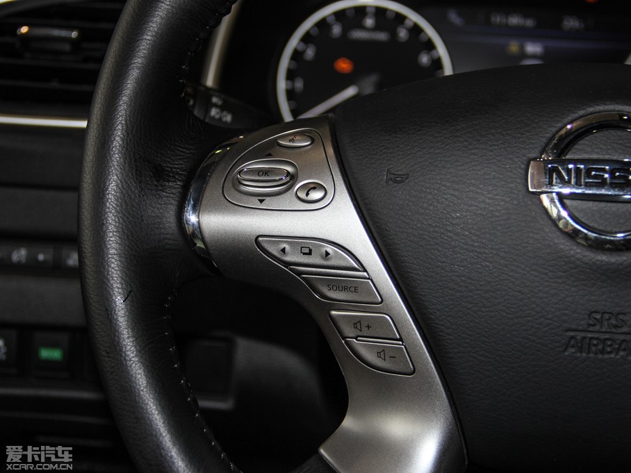 2015����m 2.5L XL ���а�