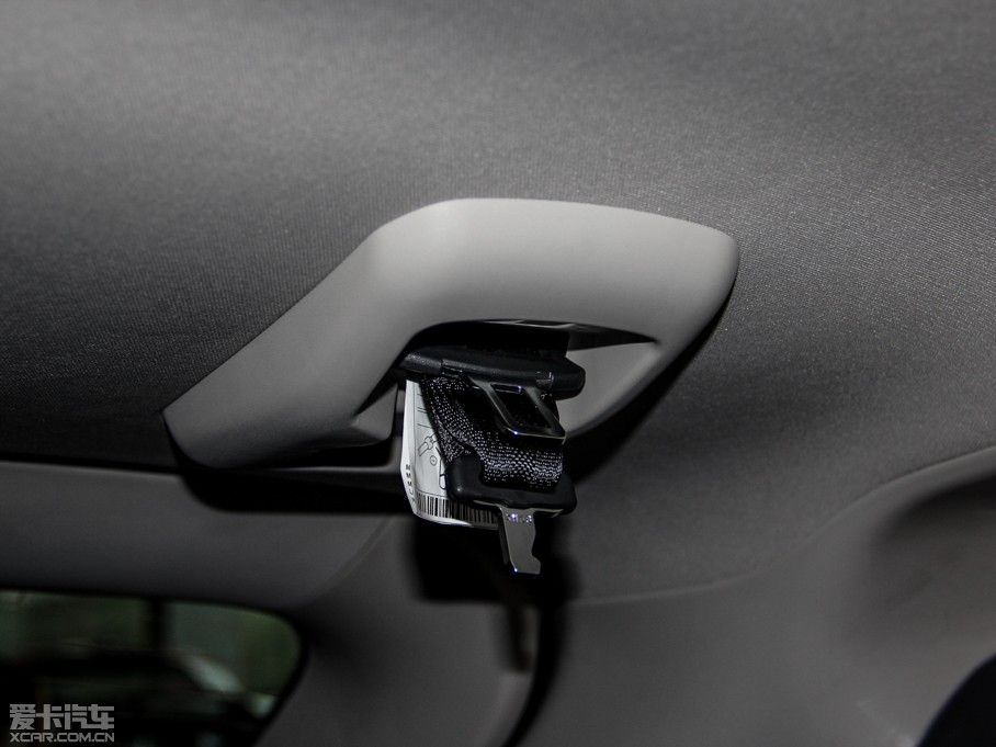 2015����m 2.5L XL ���а�