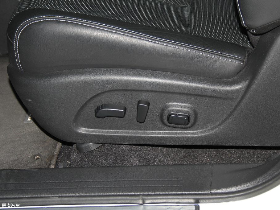 2015����m 2.5L XV RES Plus ���Ű�