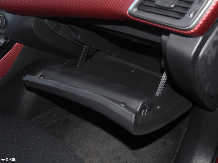 2016LANNIA {(ln)B 1.6L CVTſ