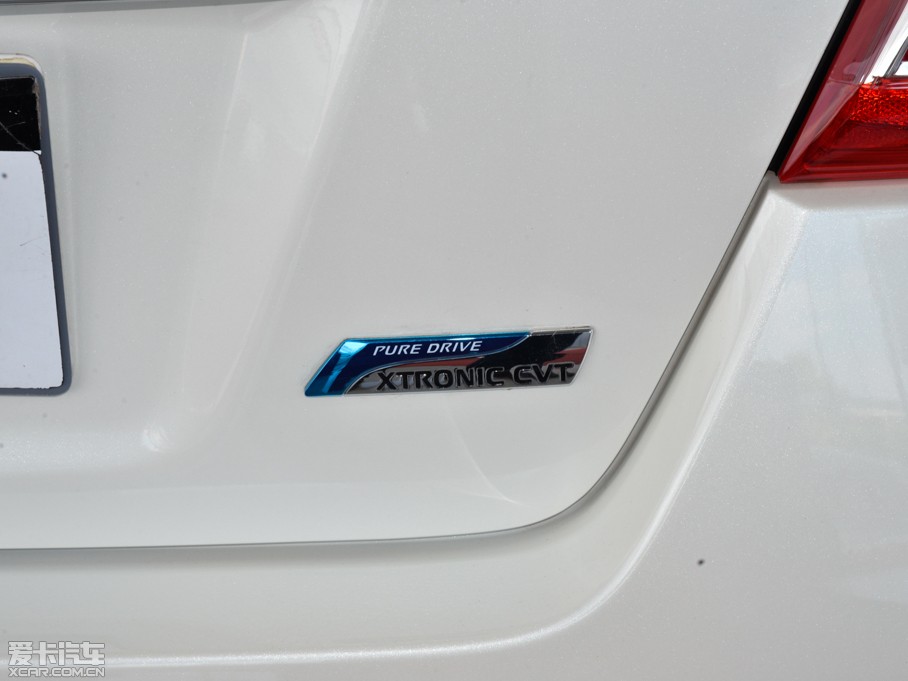 2015[ 2.0L XL- Sporty W\Ӱ