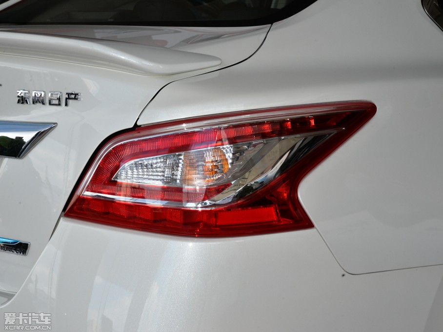 2015[ 2.0L XL- Sporty W\Ӱ