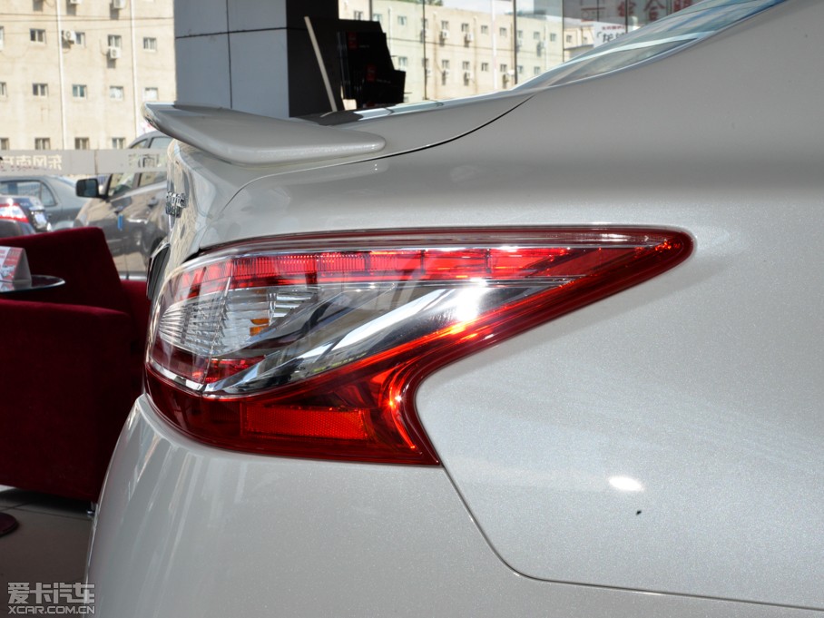 2015[ 2.0L XL- Sporty W\Ӱ