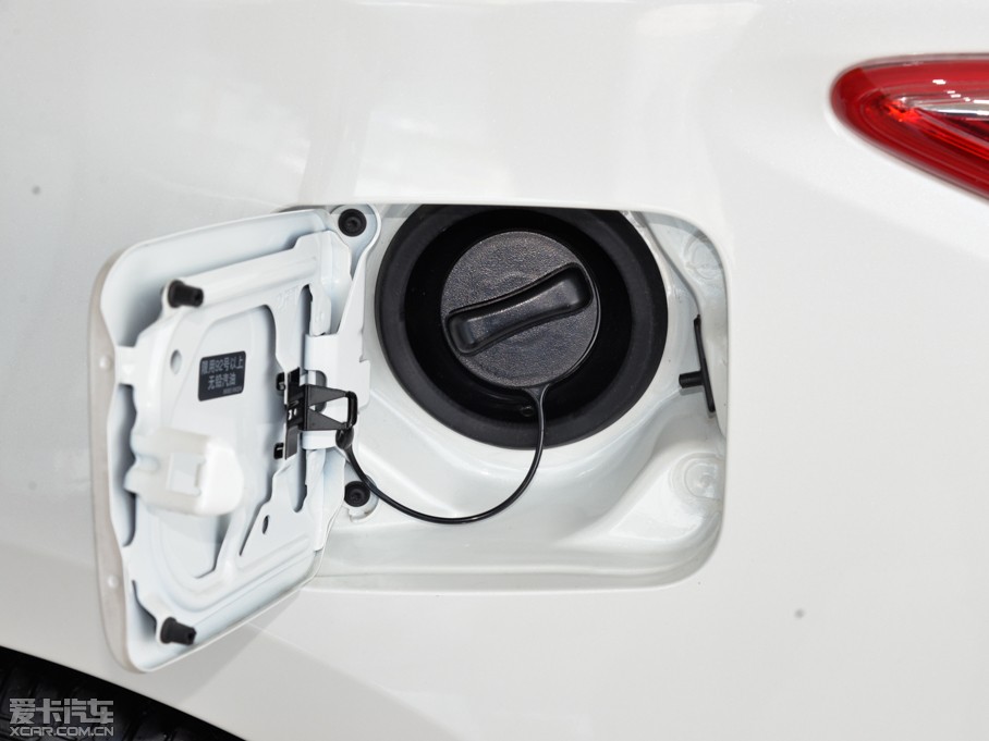 2015[ 2.0L XL- Sporty W\Ӱ