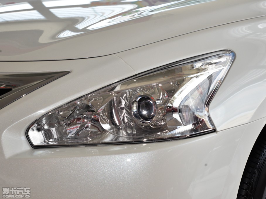 2015[ 2.0L XL- Sporty W\Ӱ