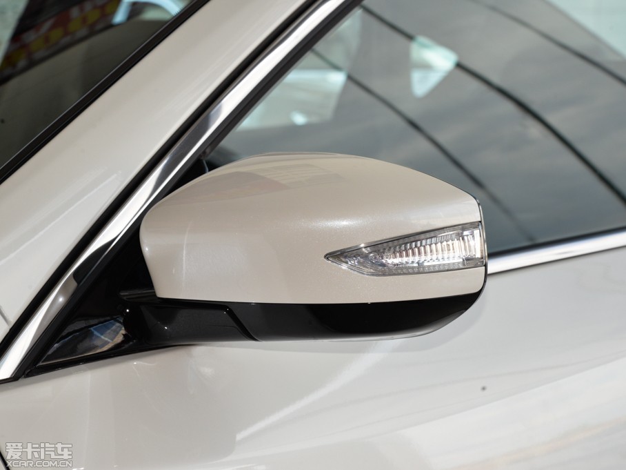 2015[ 2.0L XL- Sporty W\Ӱ