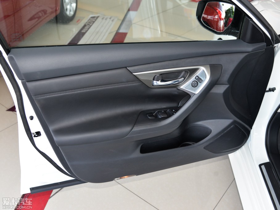 2015[ 2.0L XL- Sporty W\Ӱ