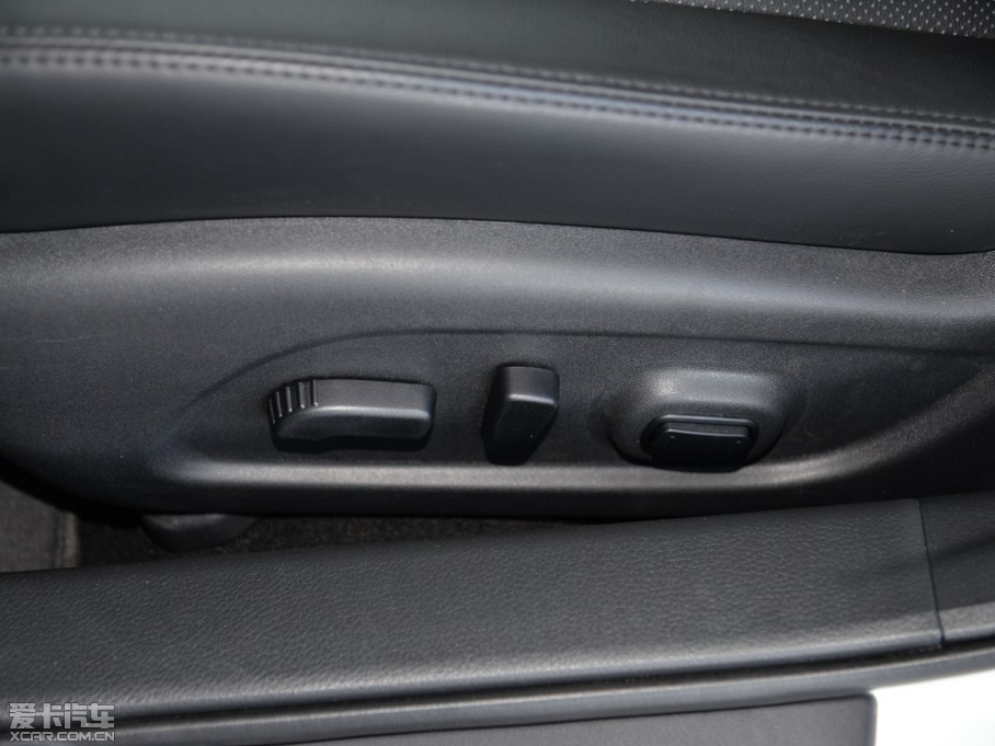 2015[ 2.0L XL- Sporty W\Ӱ