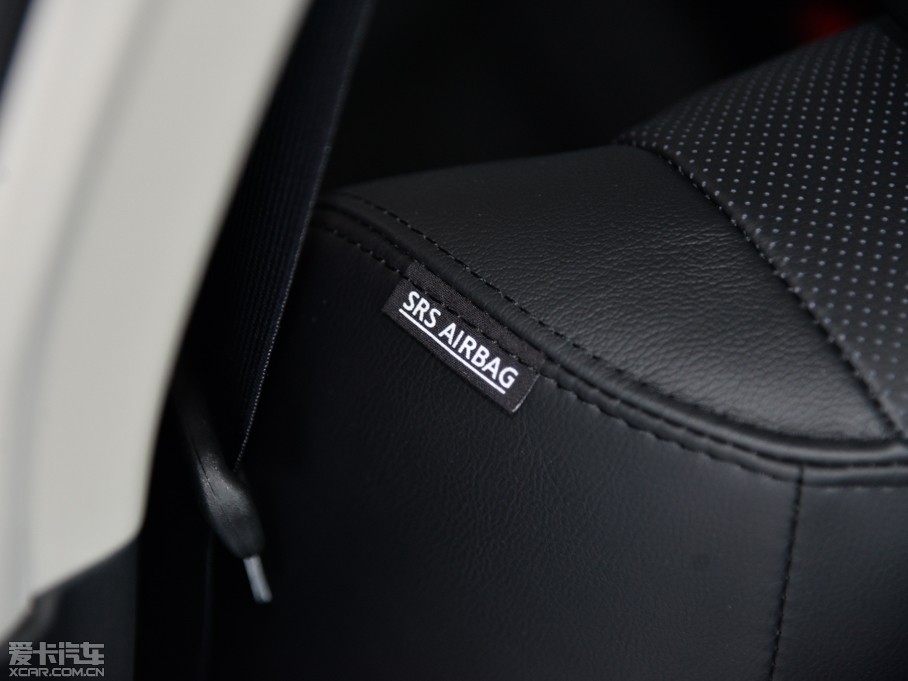 2015[ 2.0L XL- Sporty W\Ӱ