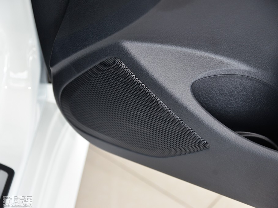 2015[ 2.0L XL- Sporty W\Ӱ