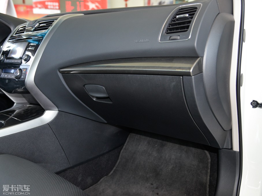 2015[ 2.0L XL- Sporty W\Ӱ