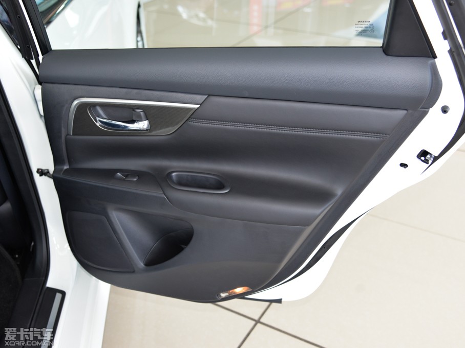 2015[ 2.0L XL- Sporty W\Ӱ