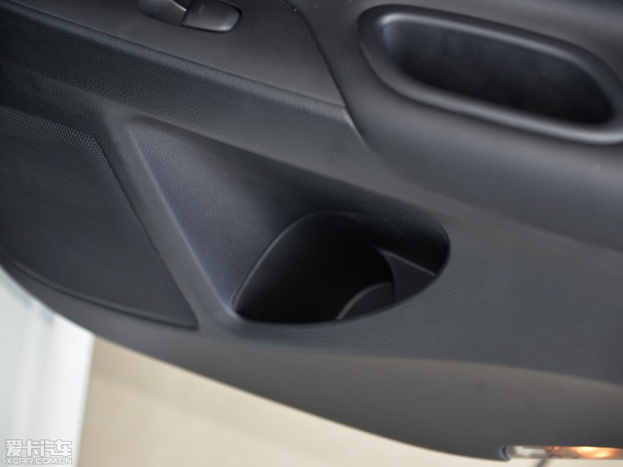 2015[ 2.0L XL- Sporty W\Ӱ