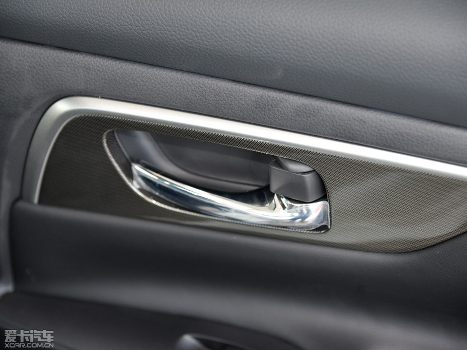 2015[ 2.0L XL- Sporty W\Ӱ