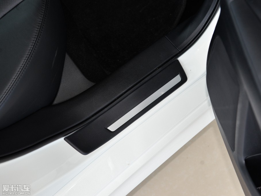 2015[ 2.0L XL- Sporty W\Ӱ