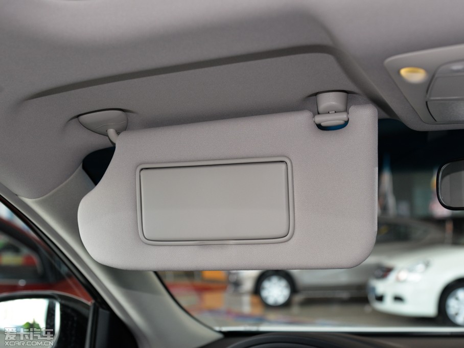 2015[ 2.0L XL- Sporty W\Ӱ