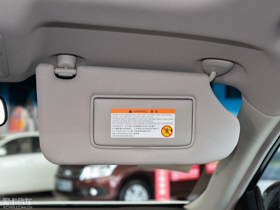 2015[ 2.0L XL- Sporty W\(yn)(dng)