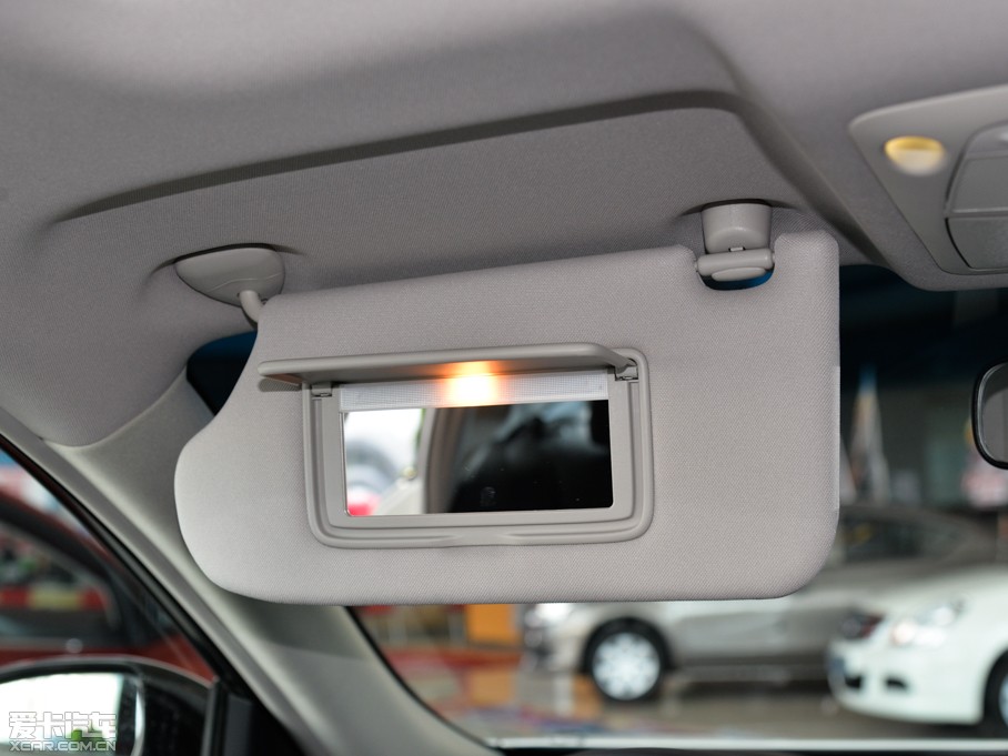 2015[ 2.0L XL- Sporty W\(yn)(dng)