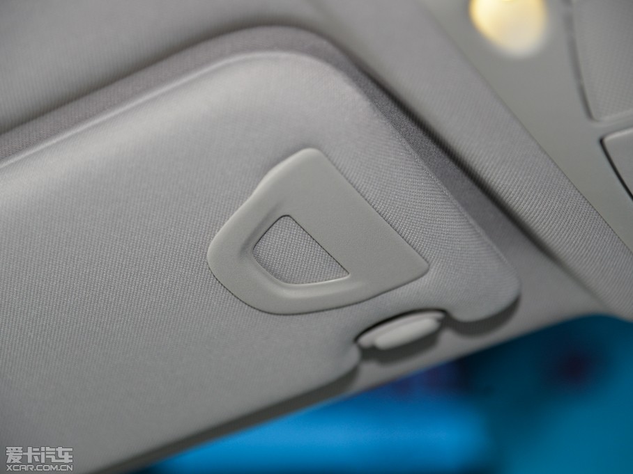 2015[ 2.0L XL- Sporty W\Ӱ