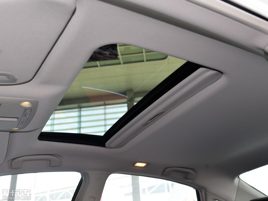 2015[ 2.0L XL- Sporty W\Ӱ