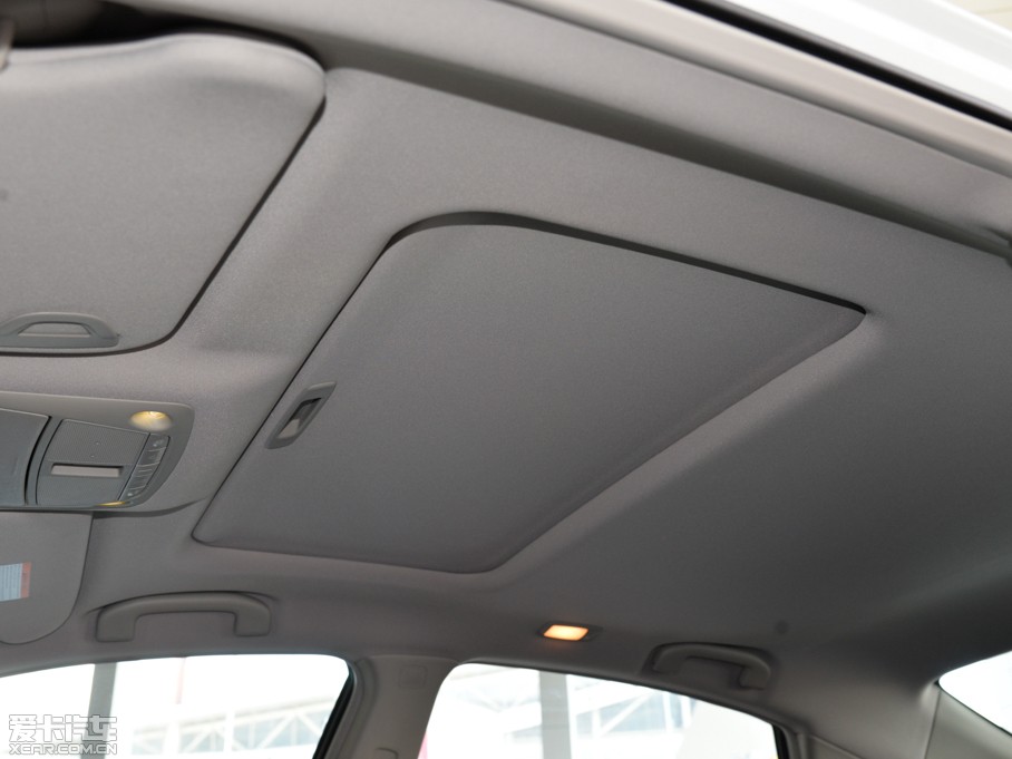 2015[ 2.0L XL- Sporty W\Ӱ