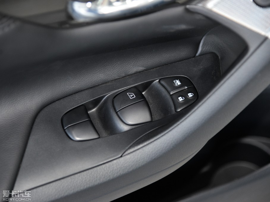 2015[ 2.0L XL- Sporty W\Ӱ