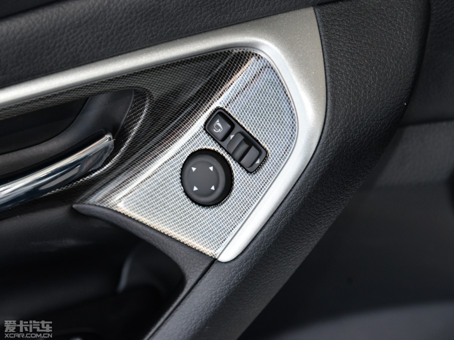 2015[ 2.0L XL- Sporty W\Ӱ