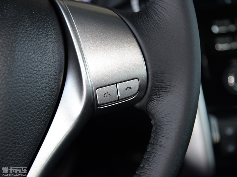 2015[ 2.0L XL- Sporty W\Ӱ