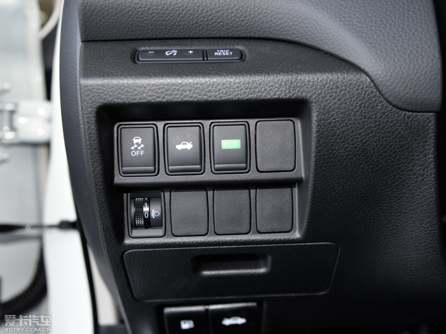 2015[ 2.0L XL- Sporty W\(yn)(dng)