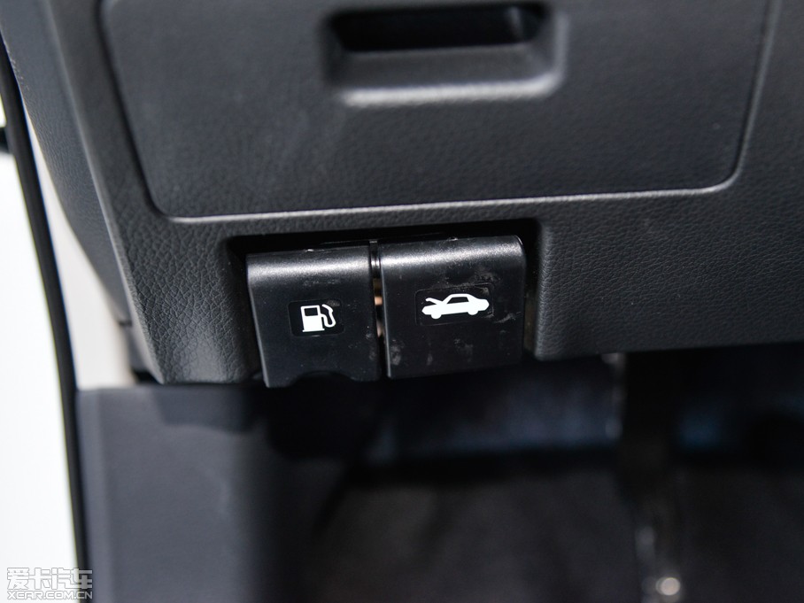 2015[ 2.0L XL- Sporty W\Ӱ