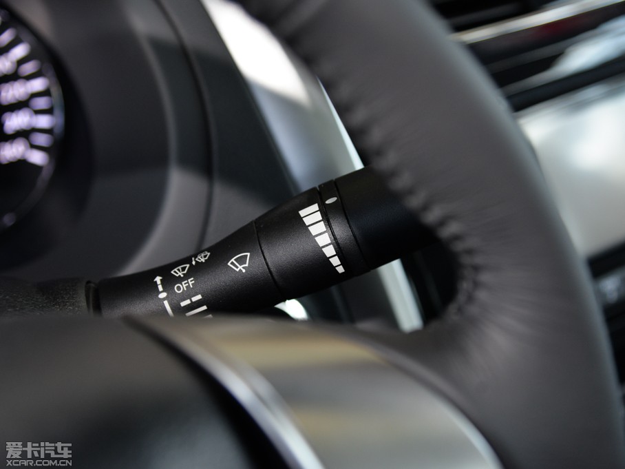 2015[ 2.0L XL- Sporty W\Ӱ