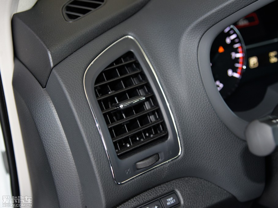 2015[ 2.0L XL- Sporty W\(yn)(dng)