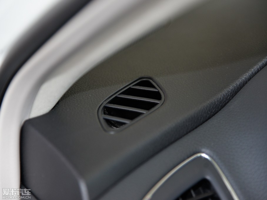 2015[ 2.0L XL- Sporty W\(yn)(dng)