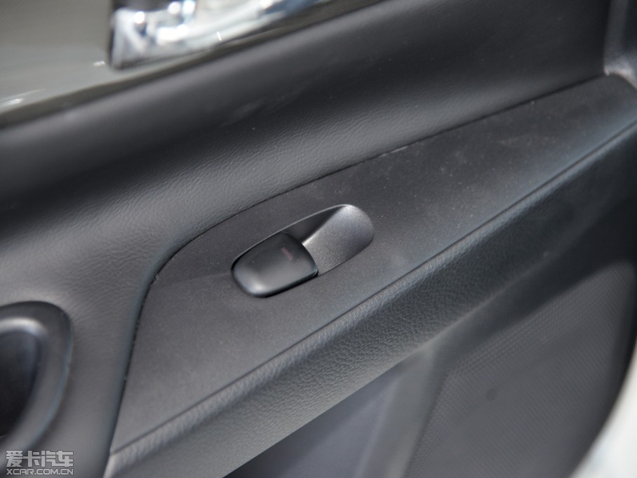 2015[ 2.0L XL- Sporty W\(yn)(dng)