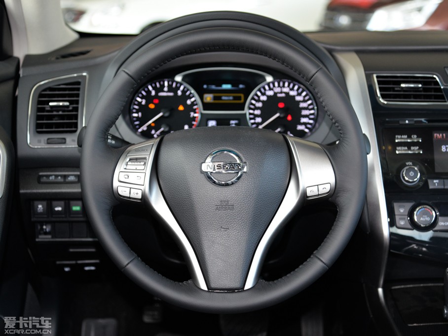 2015[ 2.0L XL- Sporty W\Ӱ