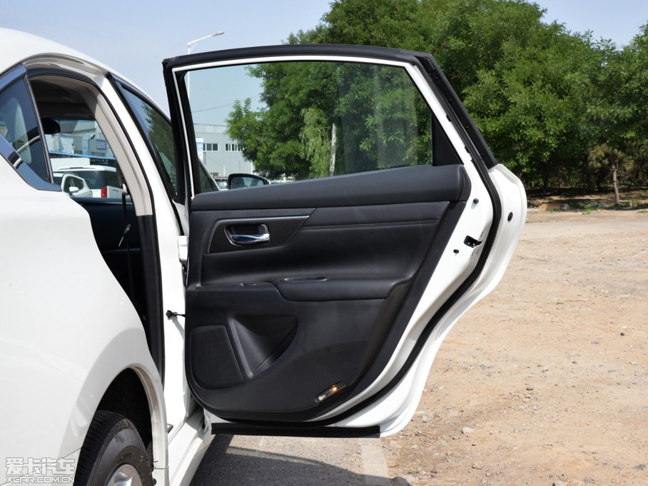 2015[ 2.0L XL Upper WڿƼ