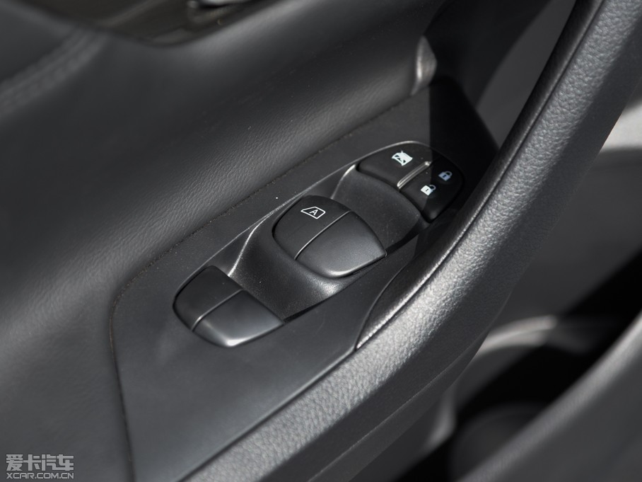 2015[ 2.0L XL Upper WڿƼ