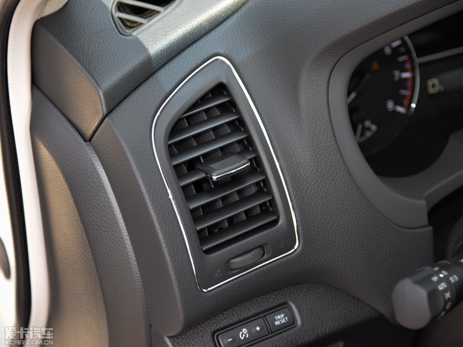 2015[ 2.0L XL Upper WڿƼ