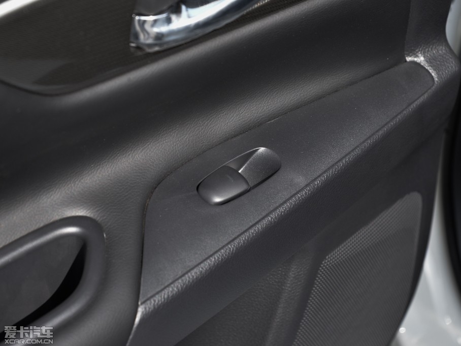 2015[ 2.0L XL Upper WڿƼ