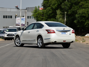 東風日產2015款天籟