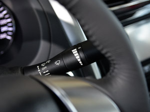 20152.0L XL- Sporty W\Ӱ п؅^(q)