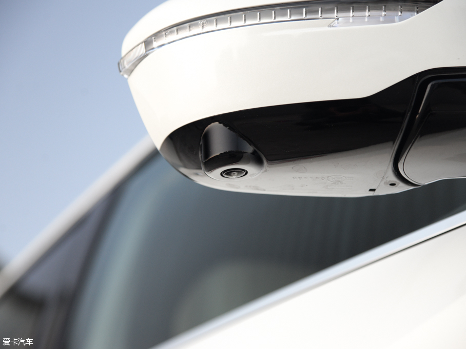 2015mHEV 2.5 S/C HEV XV (q)Ş