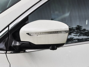 20152.5 S/C HEV XV (q)Ş (x)(ji)^