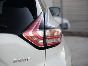 2015款2.5 S/C HEV XV 四驱旗舰版 尾灯
