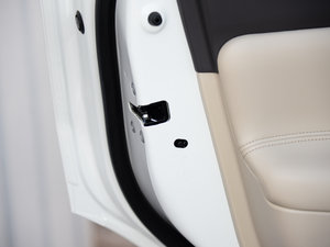 20152.5 S/C HEV XV Ş g